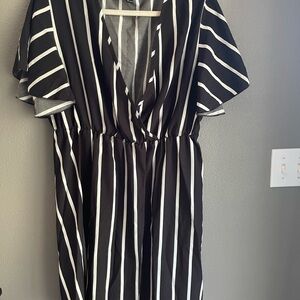 SHEIN Curve Monochrome Striped Top